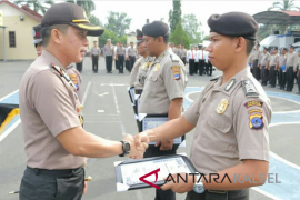 Empat anggota  terima penghargaan dari Kapolres Banjarbaru