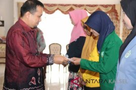 75 Mahasiswa Berprestasi HSS Terima Penghargaan