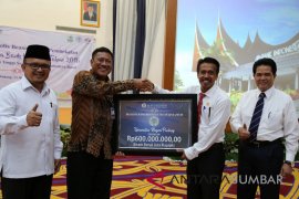 50 UNP Students Get Bank Indonesia Scholarship