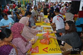 Stabilkan harga di pasaran, Pemprov Jateng gelontorkan 70 ribu liter minyak goreng