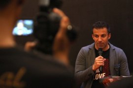 Alessandro Del Piero beri semangat warga korban erupsi Gunung Sinabung