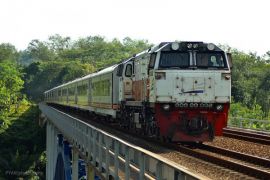 Seorang pria tewas tersambar Argo Parahiyangan Premium