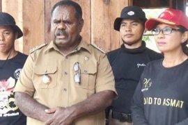 Praja IPDN bangun rumah warga di Asmat