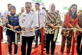 Bupati Mamuju resmikan pusat perbelanjaan modern pertama