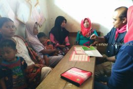 IDI Solok beri pengobatan warga Garabak Data