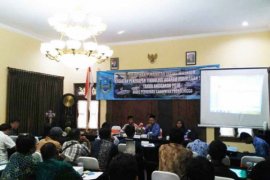 Puluhan Nelayan Probolinggo Dilatih Buat Jaring Milenium