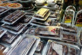 Jelang Ramadhan pedagang jual kurma Page 1 Small