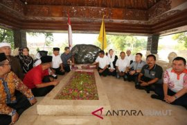 Djarot-Sihar ziarah makam Bung Karno