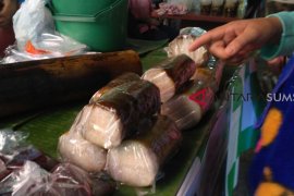 Lemang laris manis diserbu pembeli saat Ramadhan