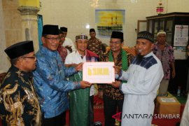 Tim safari ramadhan Pemprov Sumbar mengunjungi dua masjid di Sijunjung