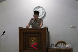Kapolres sosialisasikan Aplikasi Sasirangan kepada jamaah Tarawih