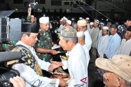 Paman Birin senang sahur bersama gunakan ompreng