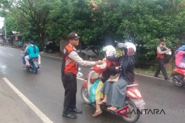 Daop 2 larang ngabuburit di jalur kereta