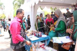 Pjs bupati kunjungi stand pameran Pemkab Tala