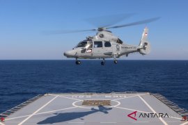 Helikopter antikapal selam evakuasi korban bencana