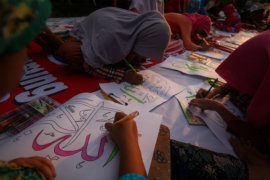 Melukis Kaligrafi Arab