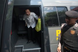 Pelimpahan Tersangka Pungli Pengurusan Surat Tanah