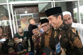 Presiden bersilaturahim dengan pejabat dan masyarakat
