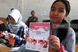 Tim Khofifah-Emil Siapkan Laporan ke DKPP