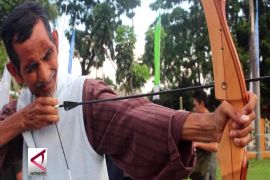 Latihan memanah, ngabuburit sekaligus ajang menjaring atlet