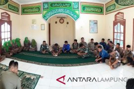 Kasat Pol PP Waykanan ajak anggota gelar pengajian