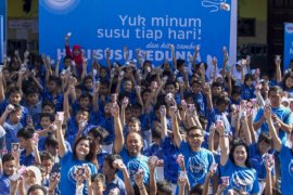 Frisian Flag Perbaiki Sarana Olahraga di SD Negeri Ketabang Surabaya
