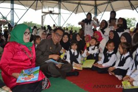 Pj Bupati Luncurkan Gerakan Nasional Membaca  Buku
