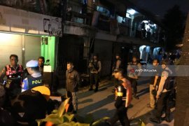 Lokasi Baku Tembak Terduga Teroris Dipadati  Warga (Video)