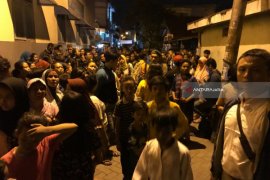 Kata Warga Baku Tembak Terhenti setelah 30 Menit (Video)