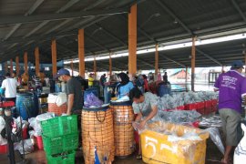 Bulan puasa, aktivitas lelang di TPI Pekalongan sepi
