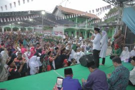 Emil Sapa Ribuan Santri di Pasuruan