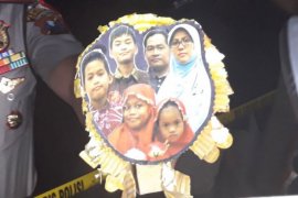 Mengorbankan anak-istri dalam aksi terorisme?