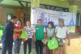 Jelang Galungan, Astra bagikan 400 paket sembako