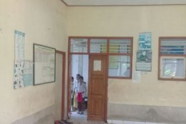Atap ruang kelas SD Jembrana jebol