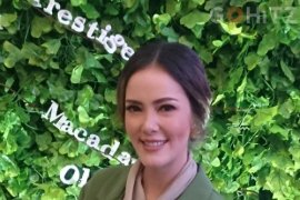 Resep awet muda Cathy Sharon harus jaga hati dan minum air putih