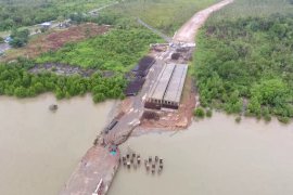 South Kalimantan DPRD again meet Long Bridge Commission