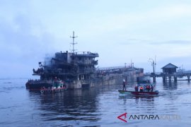 Berebut sekoci untuk bertahan hidup di laut oleh Gunawan Wibisono
