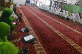 Muslimat NU Karimun khataman Al Quran