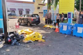 Densus 88 periksa rumah pelaku bom di Polrestabes Surabaya, belum ada keterangan resmi