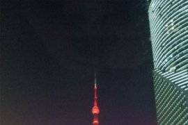 Ikon Shanghai pun bernuansa "Merah-Putih"