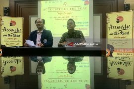 50 Mahasiswa Unair Siap Ngamen Dibayar Botol Plastik