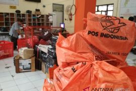 Melonjak, pengiriman paket melalui jasa pos