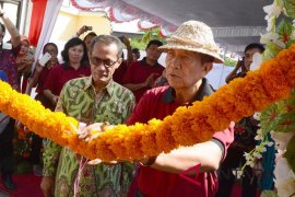 Gubernur Pastika minta pemasaran toko tani lewat daring