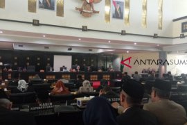 Pengamat: Legislator pindah parpol harus mundur