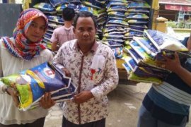 RAPP Salurkan Ratusan Paket Sembako ke Warga Di Pelalawan