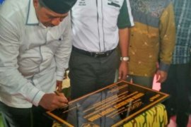 RAPP Serahkan Bantuan Kiosplus Kreatif Terpadu Nanas di Kampung Penyengat