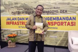 Guru Besar Transportasi UI luncurkan buku