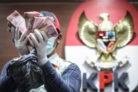 Bupati Mesuji dan 10 orang ditangkap KPK