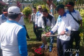 KPU Paser tanam 50 pohon demokrasi