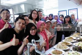 TKI di Taiwan Dilatih Masak Mi Halal oleh GWO-KDEI (Video)
